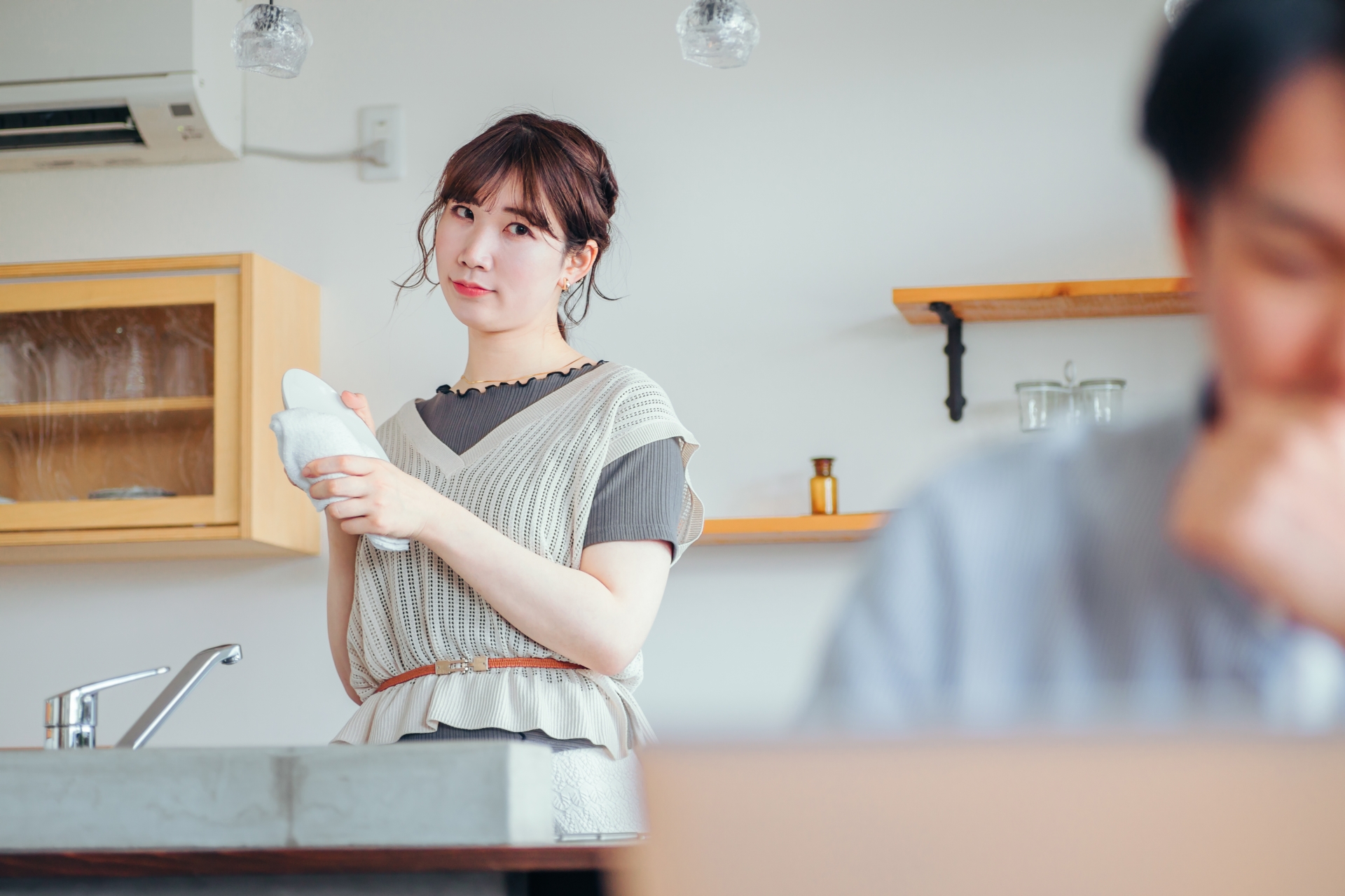 「夫が何かを隠している気がする…」不審な行動の裏に潜む浮気の兆候と対処法
